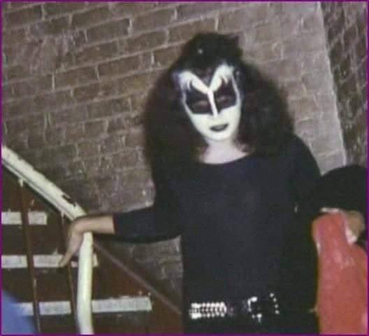 Gene Simmons at the Fillmore East  : Photo Session | CFF Radio